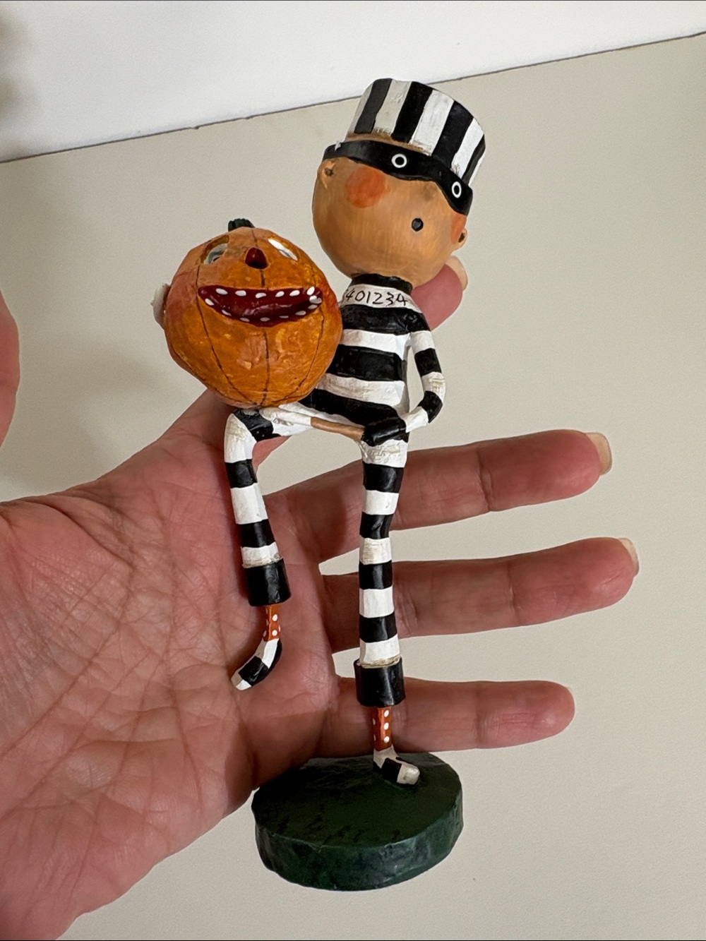 Lori Mitchell Pumpkin Thief figure - Picture 5 of 12
